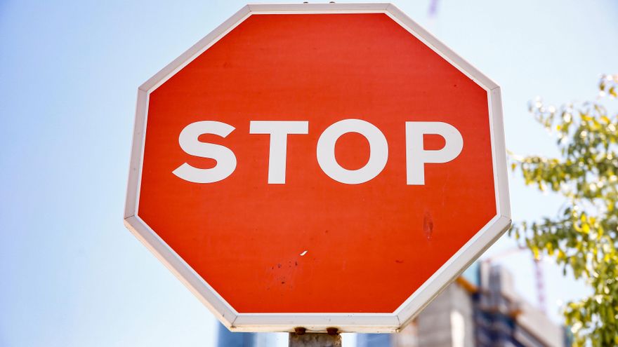 El radar infalible que tiene España para cazar a quienes fingen parar ante una señal de stop