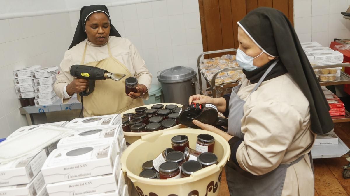 Las Hermanas Clarisas de Belalcázar reciben un Solete Repsol por sus dulces