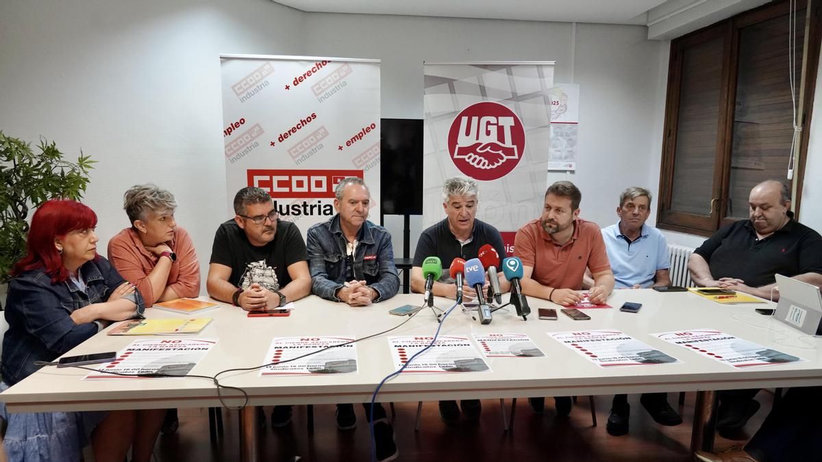 El comité de empresa de Azucarera La Bañeza comparece para anunciar próximas acciones de protesta.
