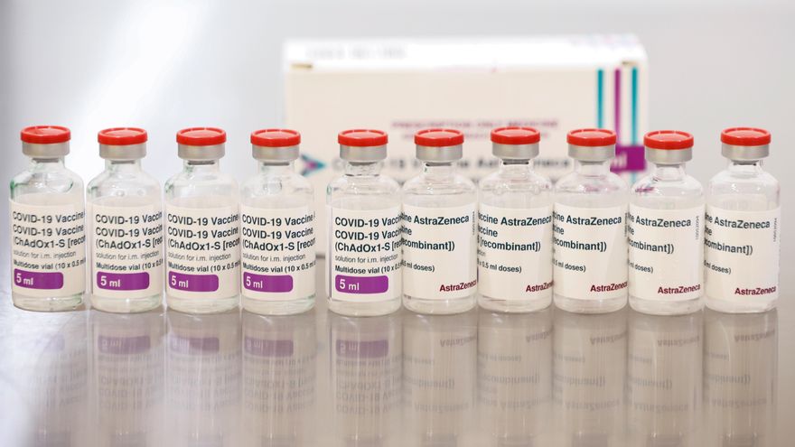 Vista de algunas vacunas de AstraZeneca contra la covid-19, en una fotografía de archivo. EFE/EPA/DANIEL POCKETT