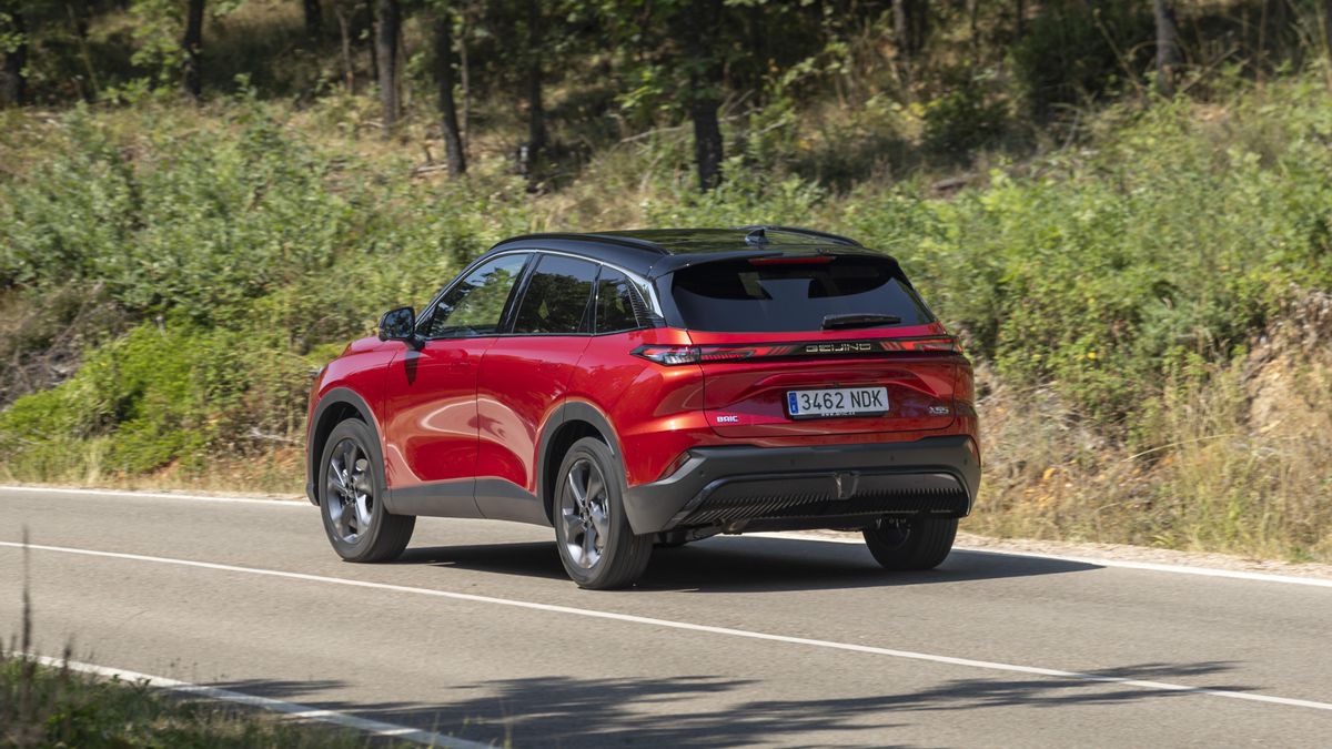 Vista lateral y trasera del nuevo modelo chino disponible en nuestro país.