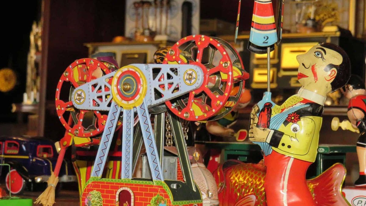 El curioso museo de este pequeño pueblo de Ávila que alberga miles de juguetes de hojalata