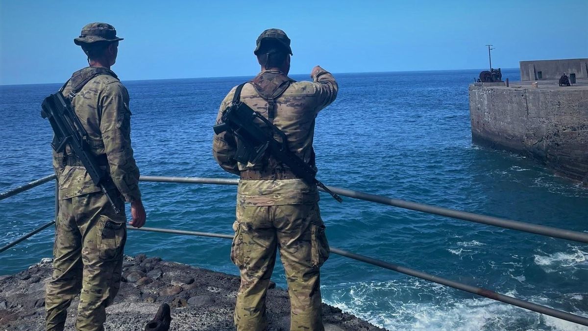 Una patrulla de  la Brigada Canarias XVI , encuadrada en el Grupo Táctico Canarias.