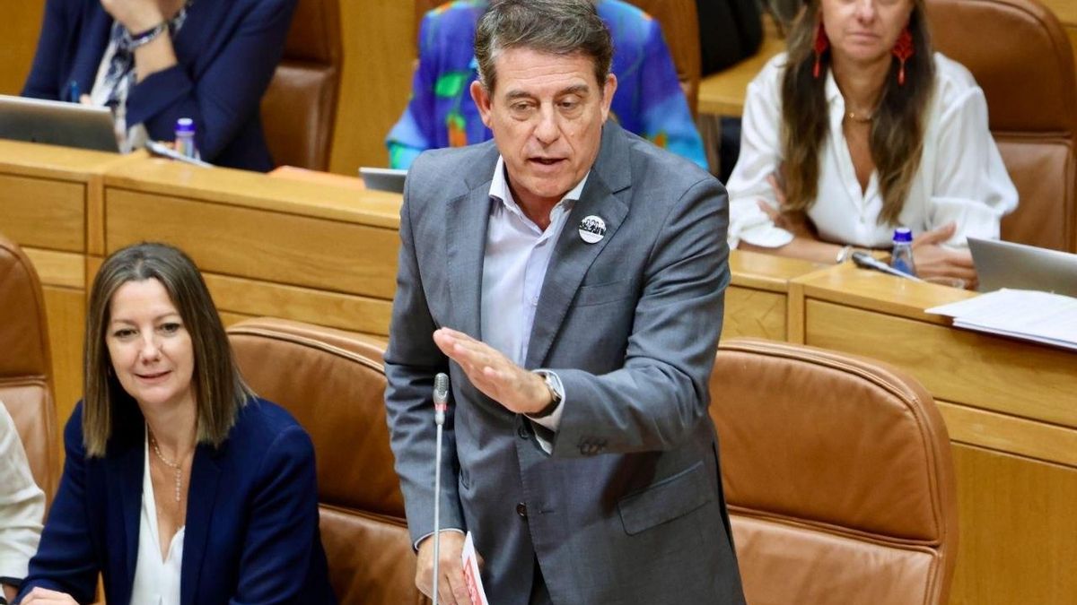 El líder de los socialistas gallegos, José Ramón Gómez Besteiro, en la sesión de control parlamentario del 23 de septiembre de 2026