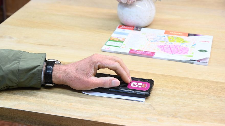 Detalle del móvil leonesista del candidato municipal de UPL.