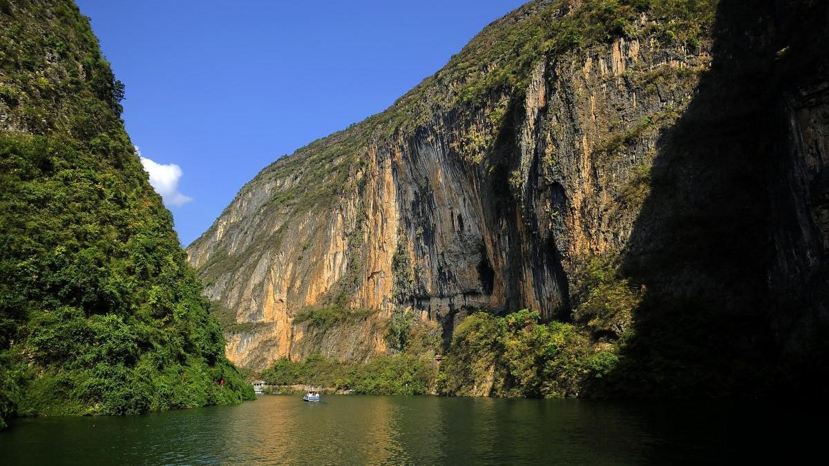 Se completa un paso ferroviario bajo el Yangtsé tras casi dos años