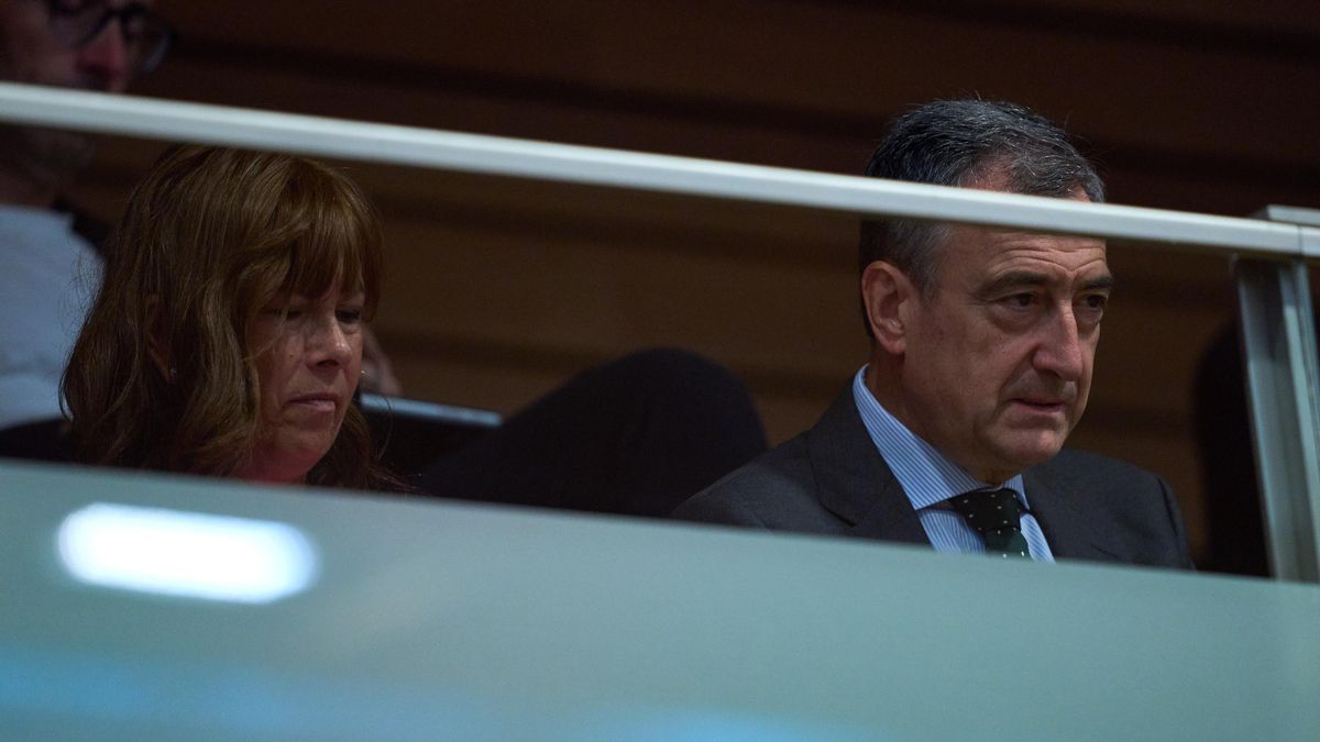 Uxue Barkos y Aitor Esteban durante el debate del Estado de la Comunidad.