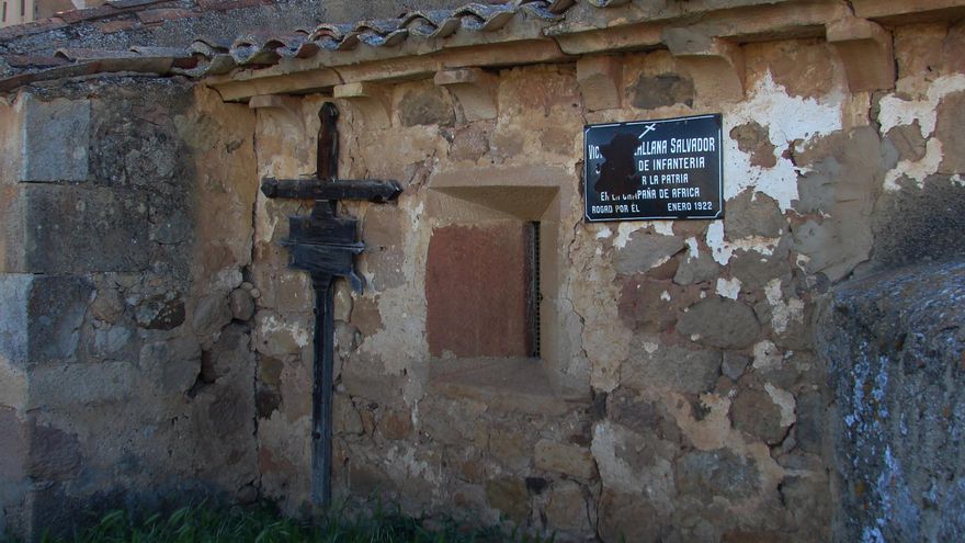 Una placa azul y 250 pesetas: el perverso homenaje a los jóvenes que iban al "matadero" de la guerra de África