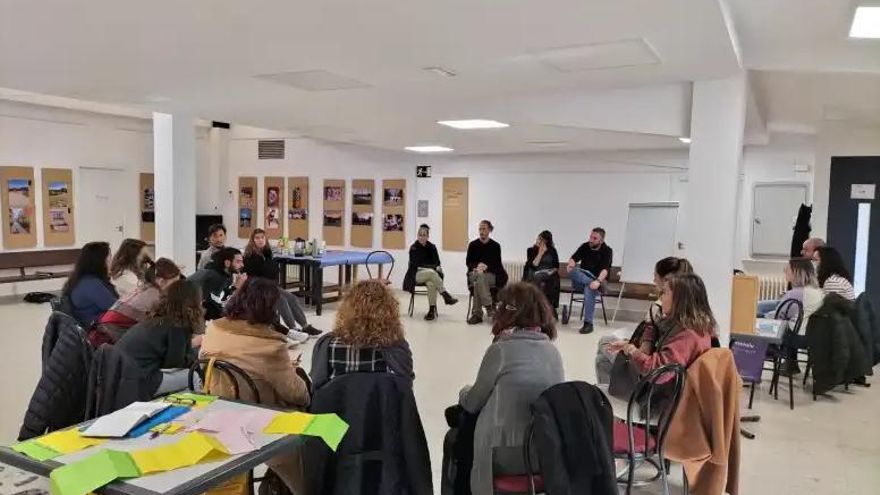 Más estigma, menos recursos: el plan de Almeida para eliminar los espacios de igualdad indigna a sus trabajadoras