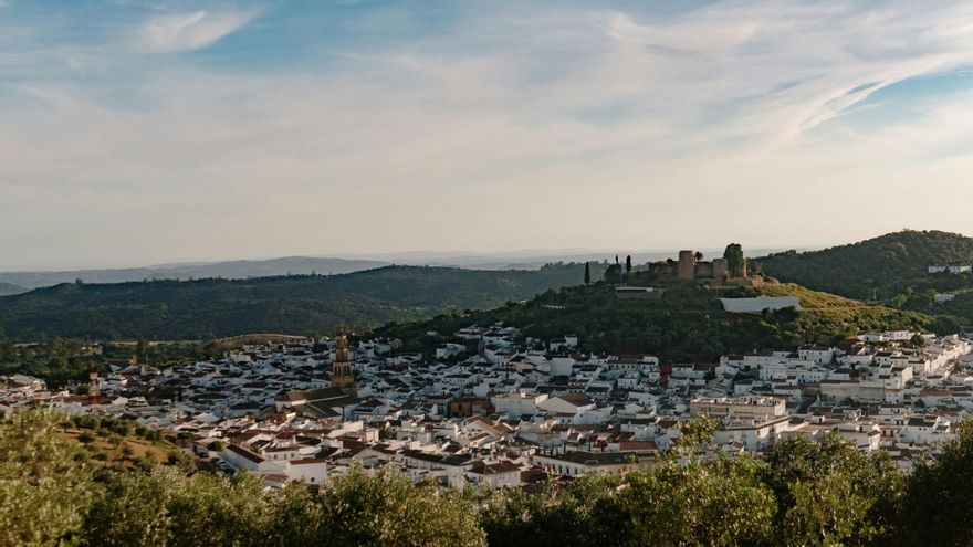 El singular pueblo de Andalucía con un castillo árabe y un Cristo escondido en aceite