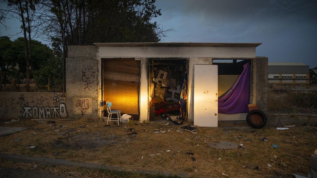 Transformador abandonado donde fue localizado el cuerpo sin vida de la mujer.
