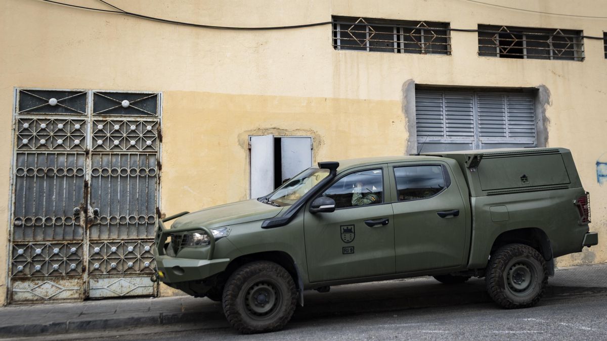 Una patrulla de militares hostiga durante dos horas a voluntarias de una ONG obstaculizando el reparto de comida a migrantes