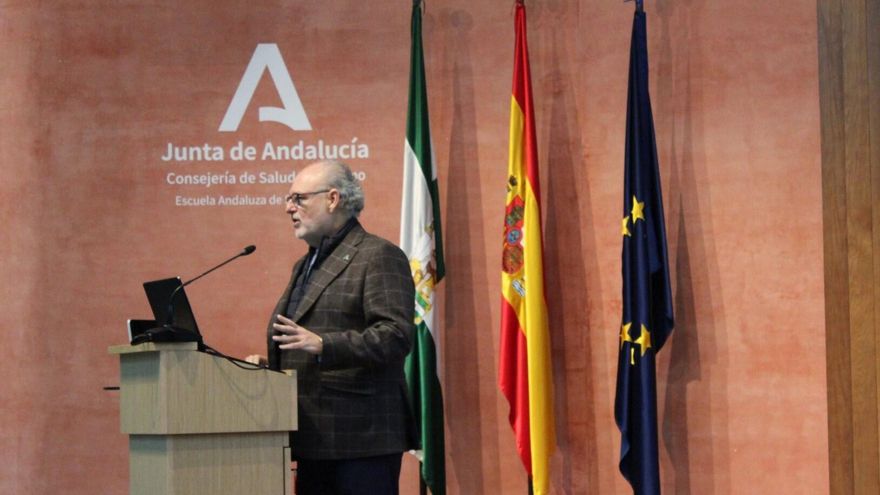 "Era el lobo que cuida a las ovejas": las Mareas Blancas andaluzas critican al ex número 2 de Salud tras irse a la privada
