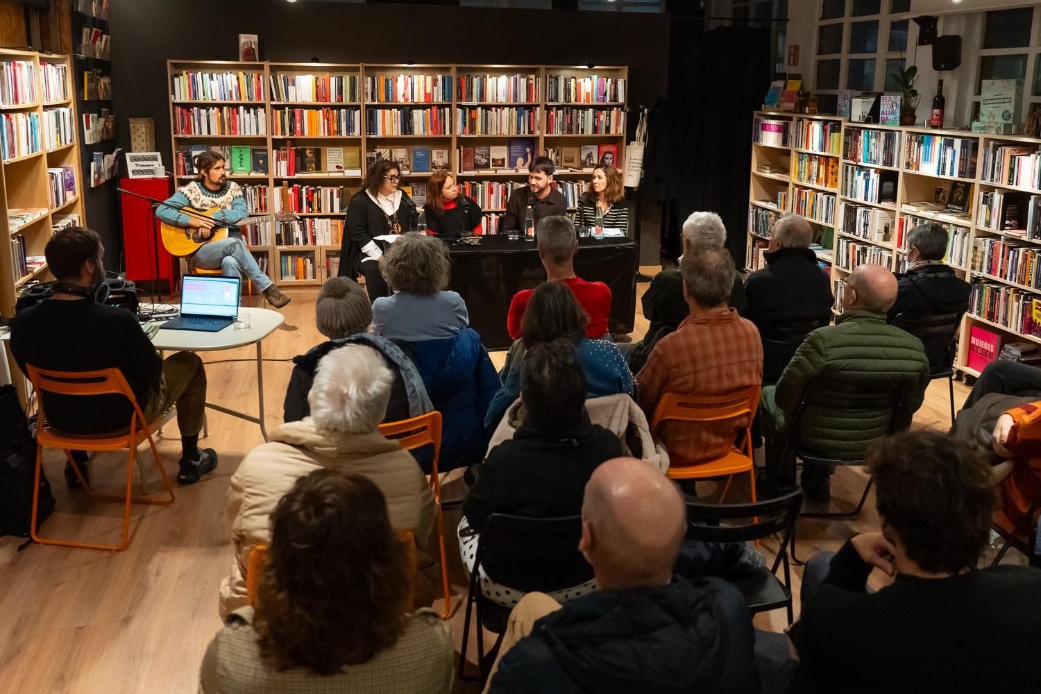 Grabación en directo del podcast en la librería La Vorágine.