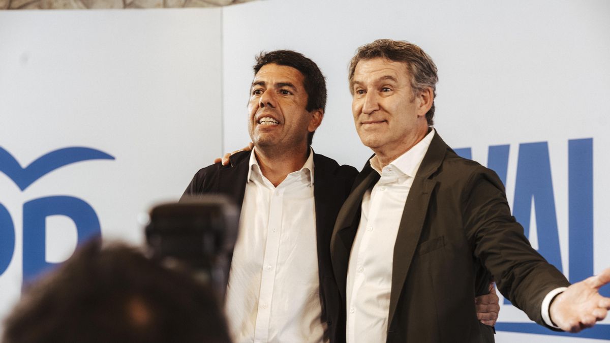 Mazón y Feijóo encantados de conocerse en un acto del PP en Alicante el 10 de junio.