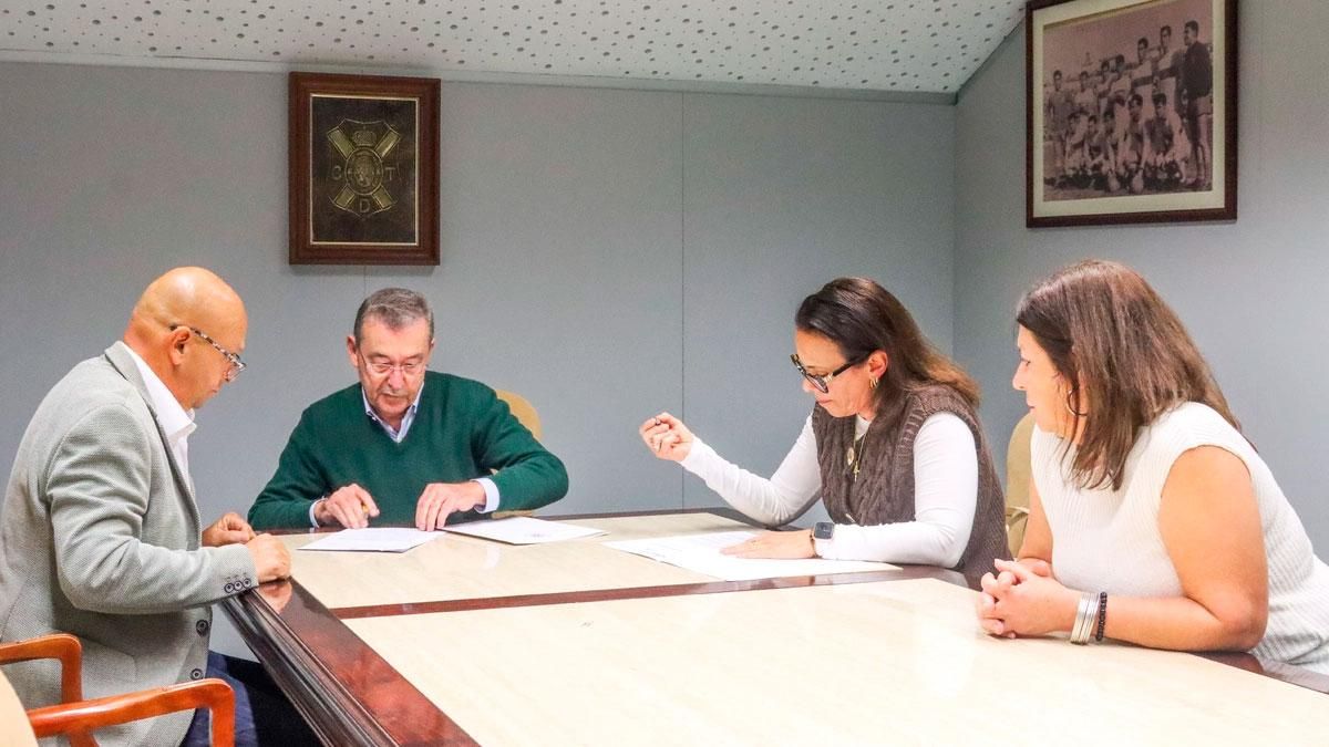 El CD Tenerife obtiene la cesión del fondo fotográfico y documental de su excapitán Álvaro Hernández