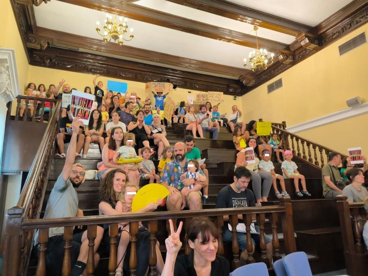 Familias dentro del pleno
