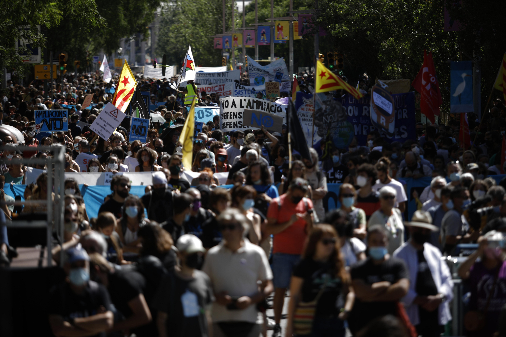 Miles de personas han acudido a la llamada de Zeroport y la Xarxa per la Justícia Climàtica