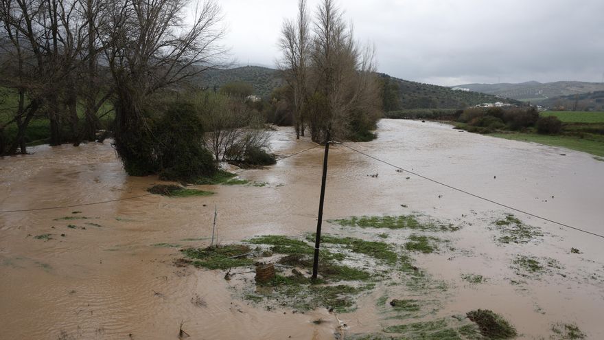 Andalucía activa alerta roja por lluvias de 120 litros por metro cuadrado en 12 horas