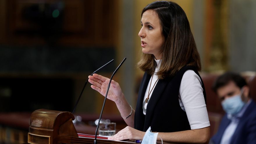 La ministra de Derechos Sociales y Agenda 2030, Ione Belarra interviene durante la sesión de control al Gobierno celebrada este miércoles en el Congreso de los Diputados. EFE/Chema Moya