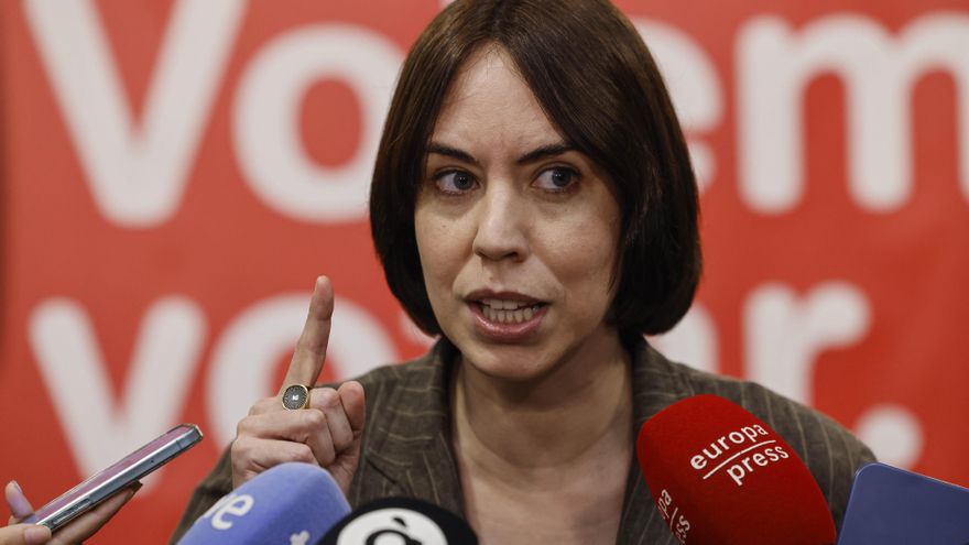 La secretaria general del PSPV-PSOE, Diana Morant, atiende a los medios antes de presidir la Comisión Ejecutiva Nacional (CEN) del PSPV. Imagen de archivo