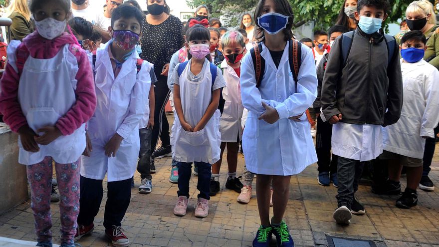 Entre denuncias y amparos, avanzan la licitación de comedores escolares y las "pasantías" en empresas concesionarias