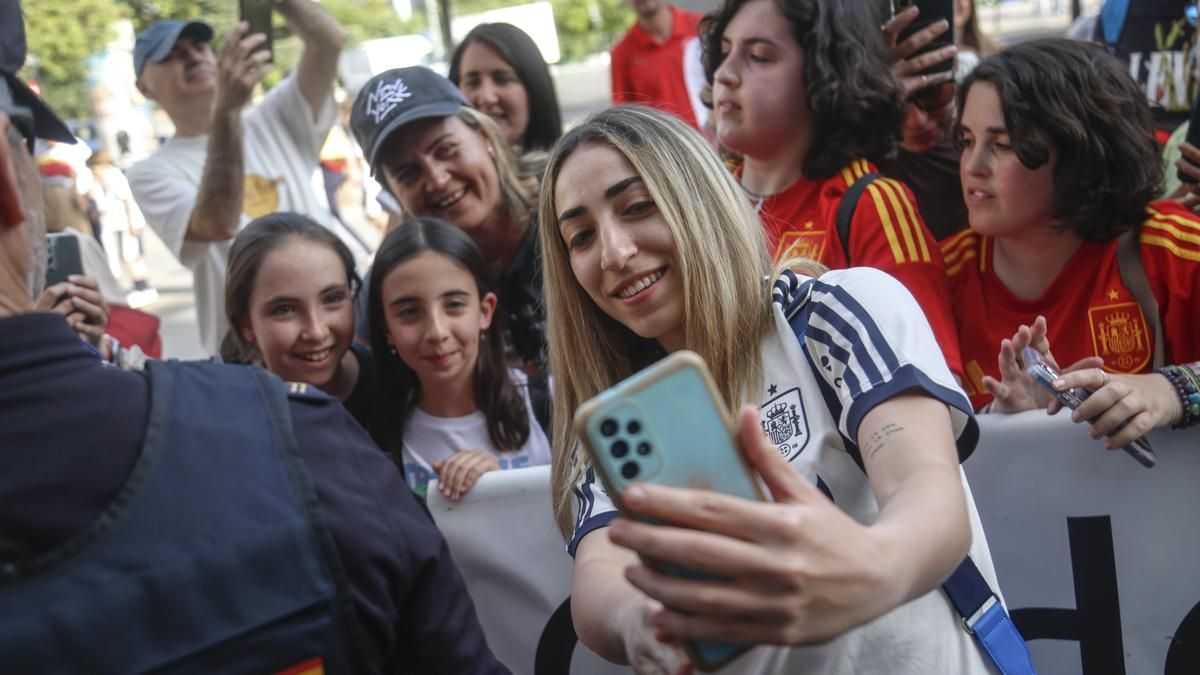 Las imágenes de la llegada a Córdoba de la selección española femenina de fútbol