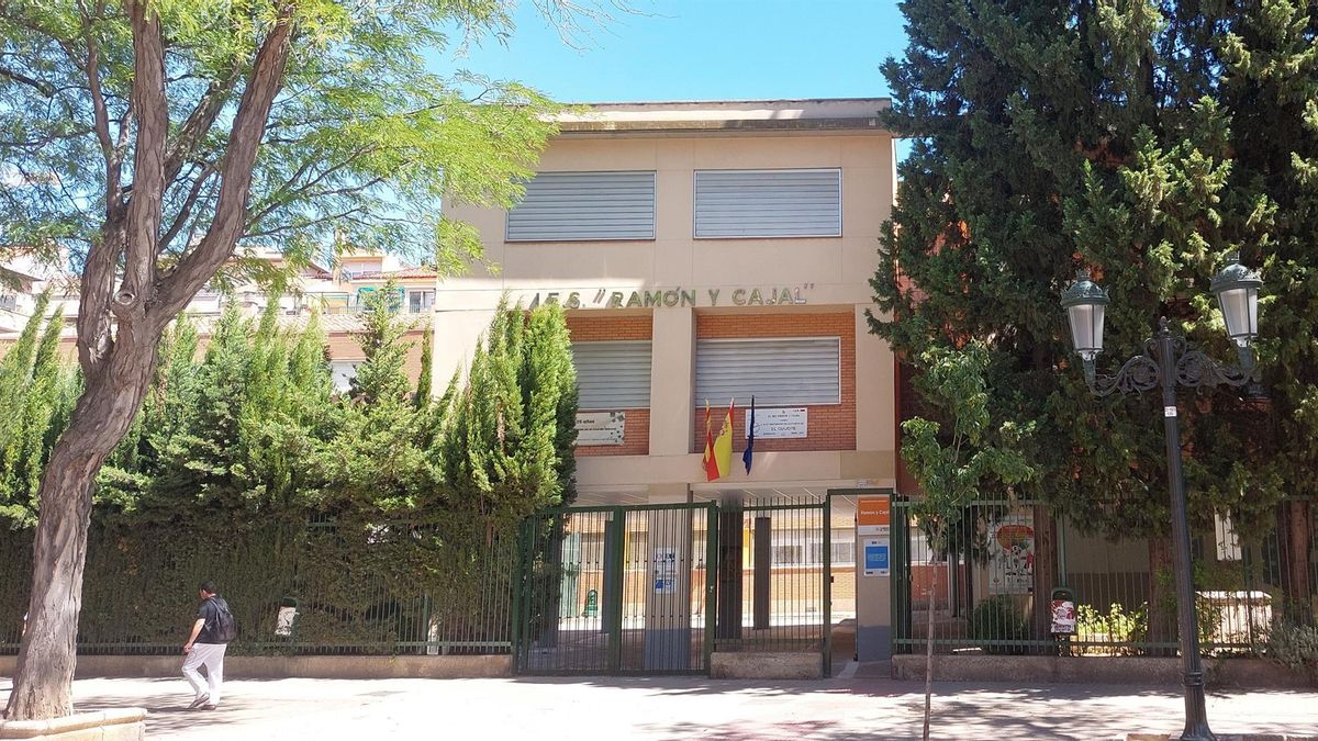 Los directores de institutos cuestionan la normativa de extraescolares por no responder a sus demandas
