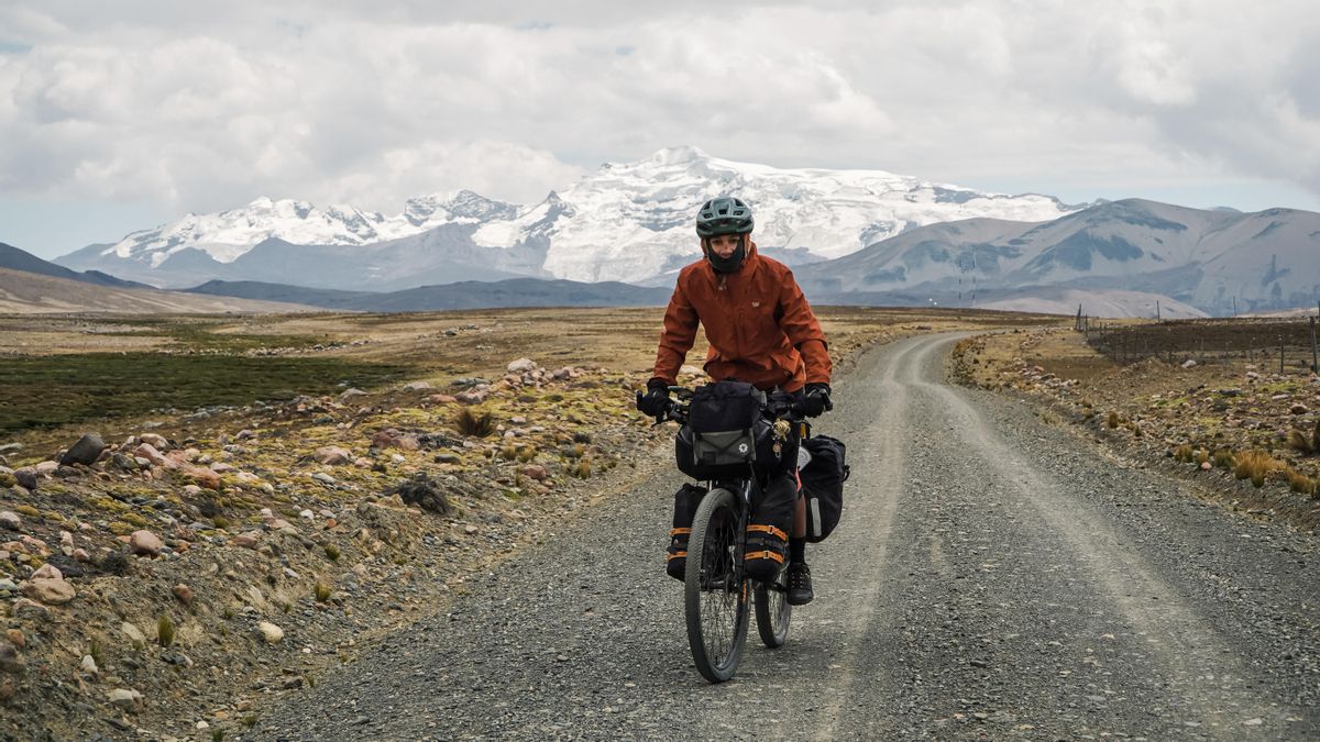 Isabel atravesando Perú en bici.