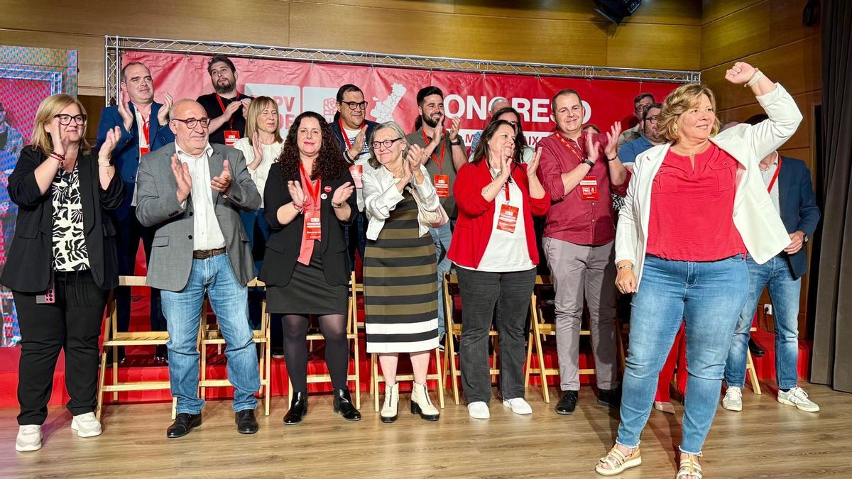 Mayte García, ante los integrantes de su ejecutiva comarcal del PSPV.
