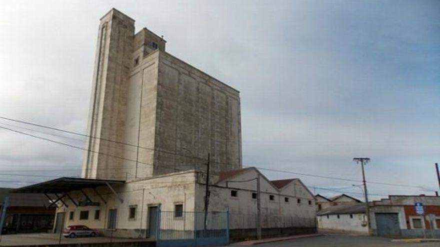 Imagen actual del silo de Sahagún, que busca un futuro.