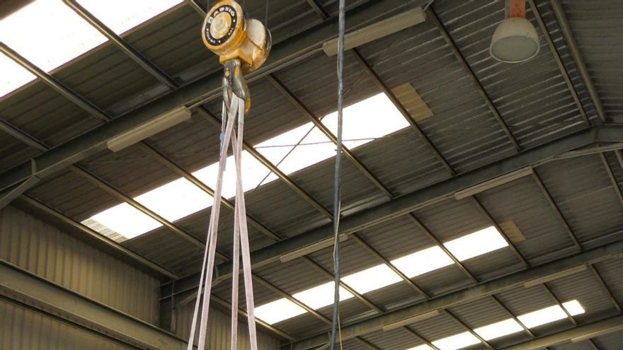 Operario durante una práctica formativa en la Escuela del Mármol de Fines (Almería).