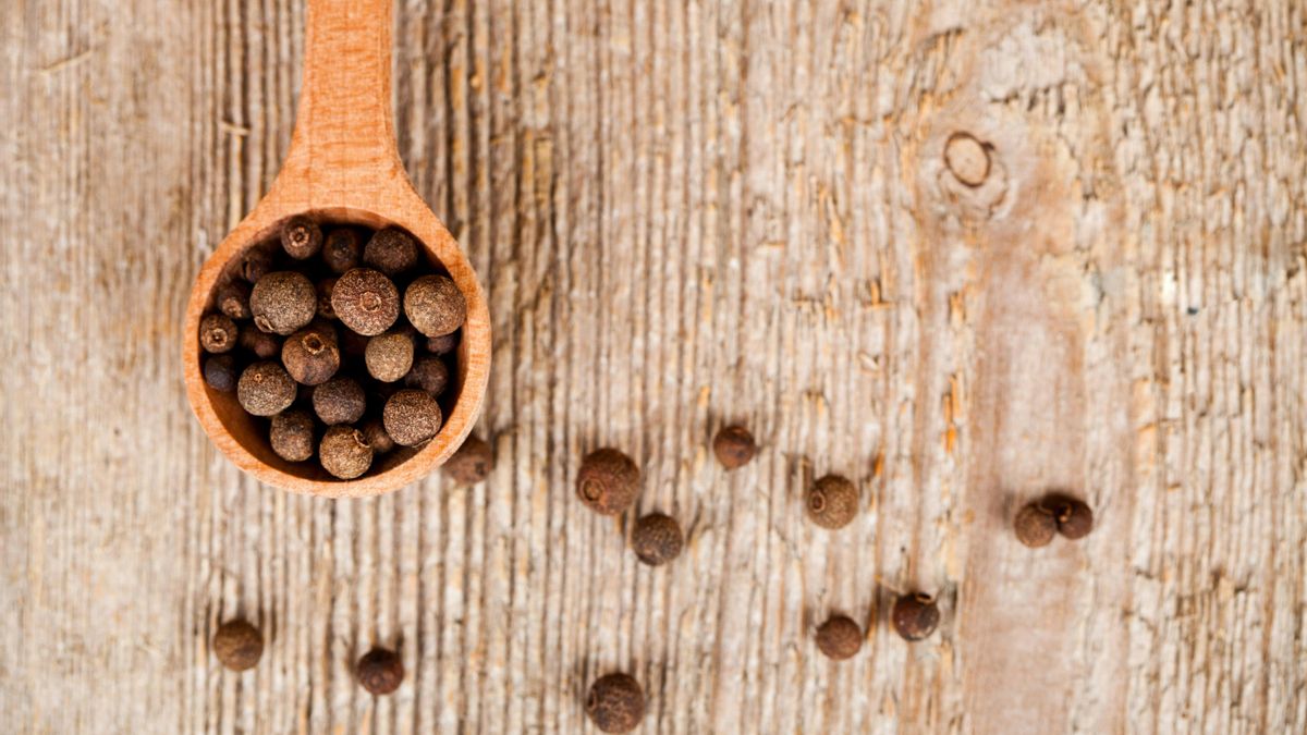 Todos los beneficios saludables de la pimienta negra más allá de su sabor