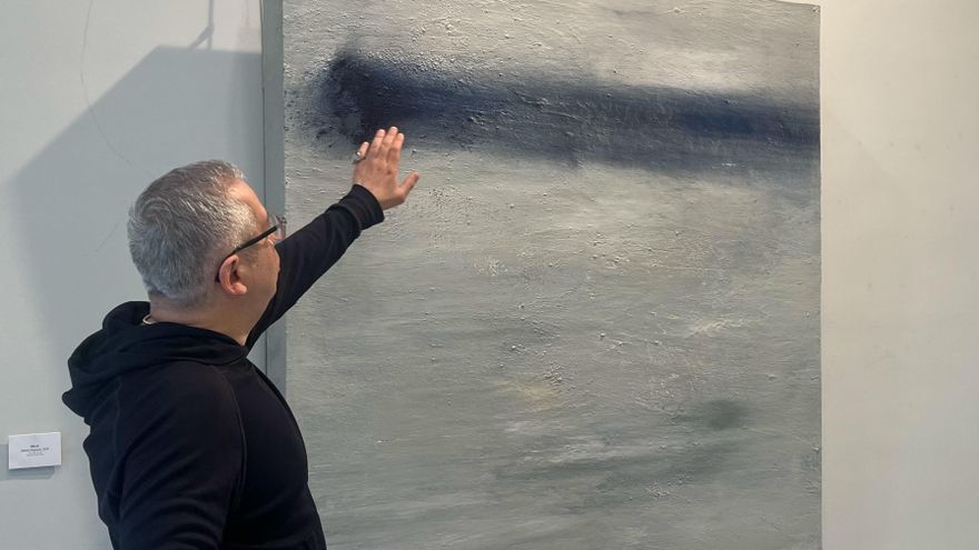 La independencia del muro: Alberto Reguera concede una nueva vida a sus pinturas en París