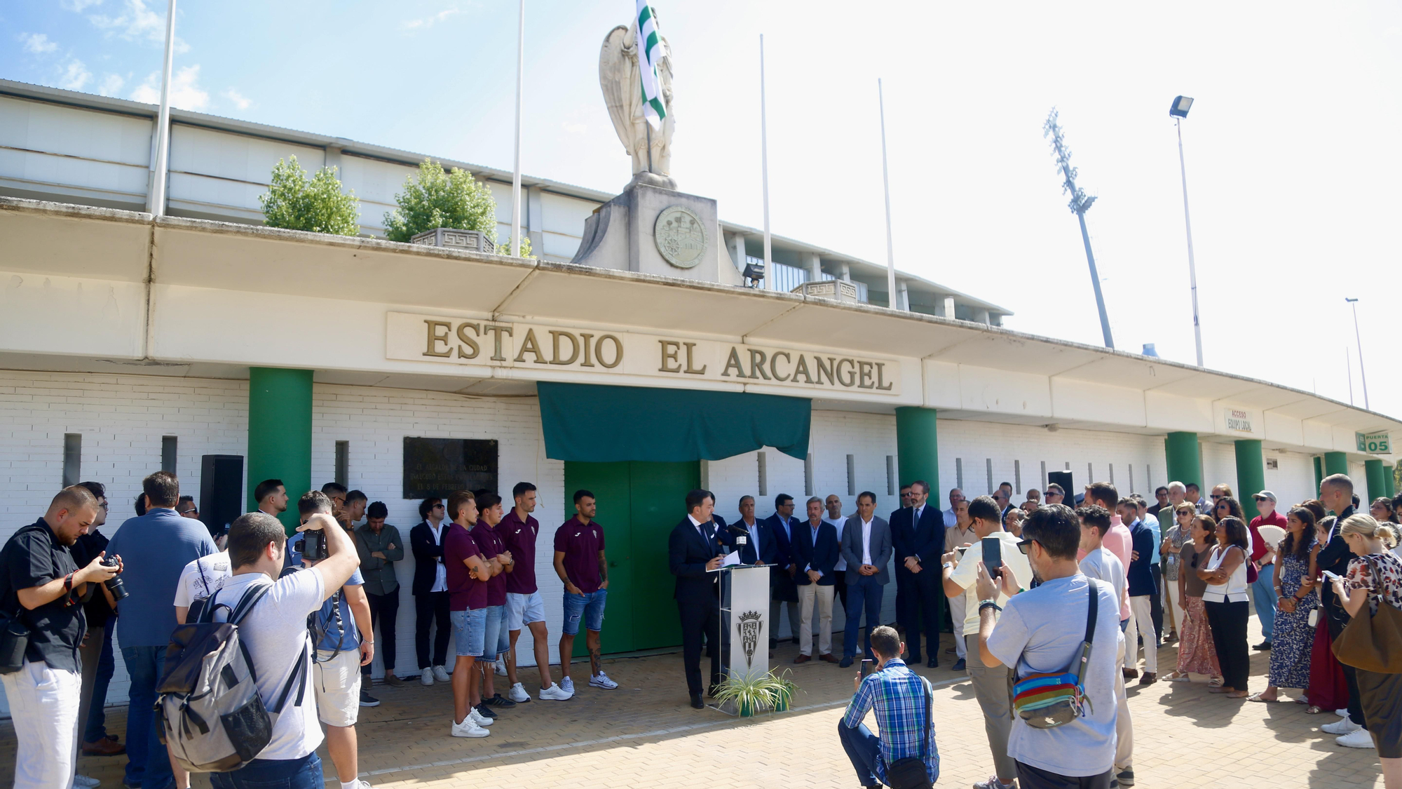 Homenaje a Rafael Campanero en la Puerta 0 de El Arcángel