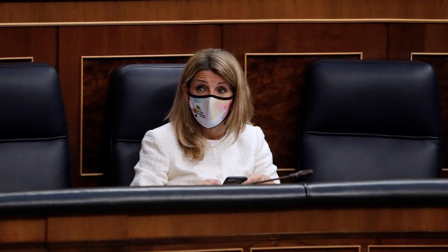 La vicepresidenta tercera y ministra de Trabajo, Yolanda Díaz, durante la sesión de control al Gobierno, este miércoles, en el Congreso de los Diputados.
