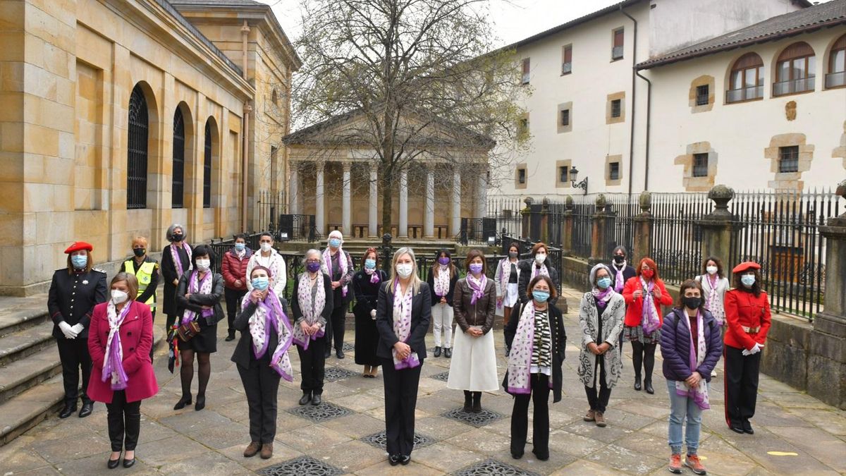 La V Asamblea de Mujeres Eleectas de Bizkaia, con la presidenta de las Juntas vizcaínas, Ana Otadui, rinde homenaje a las trabajadoras del covid-19