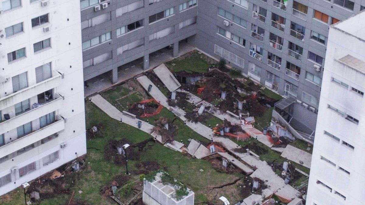 Derrumbe del estacionamiento de un edificio en Parque Patricios