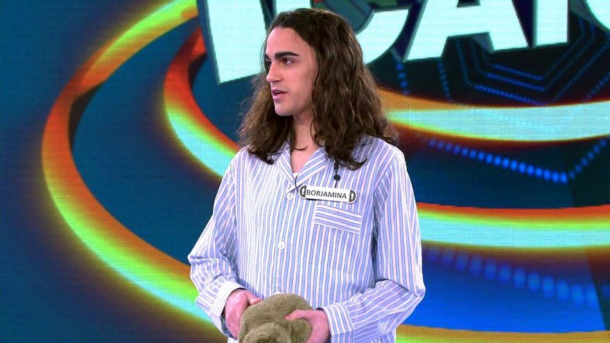 Risas en ‘Ahora caigo’ con su concursante central en pijama: “Ya no me compensa irme a mi casa”