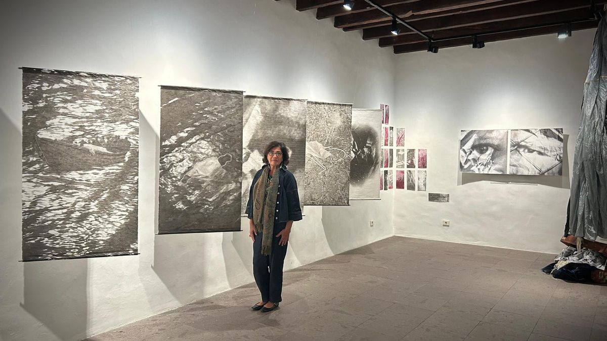 La artista Paqui Martín   expone 'La Palabra Herida' en el Palacio Salazar de Santa Cruz de La Palma.