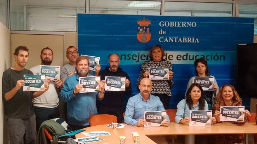 La Junta de Personal Docente de Cantabria se encierra en la Consejería de Educación para reivindicar una subida salarial