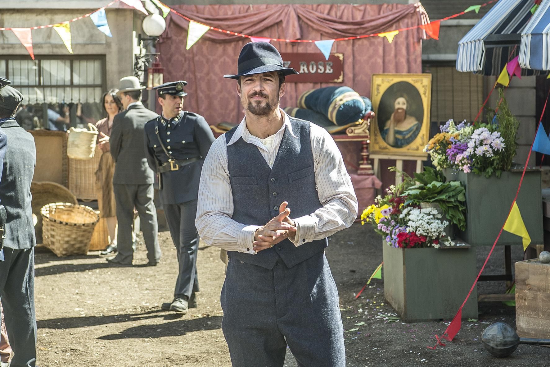 Visita al rodaje de El continental, la nueva serie de Álex García y Michelle Jenner en TVE