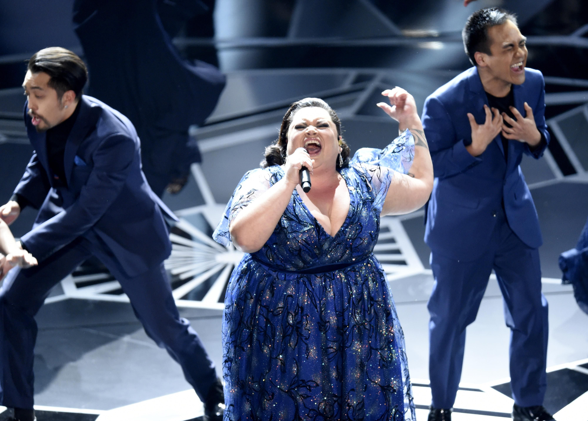 Keala Settle  actuando en los Premios Oscars 2018