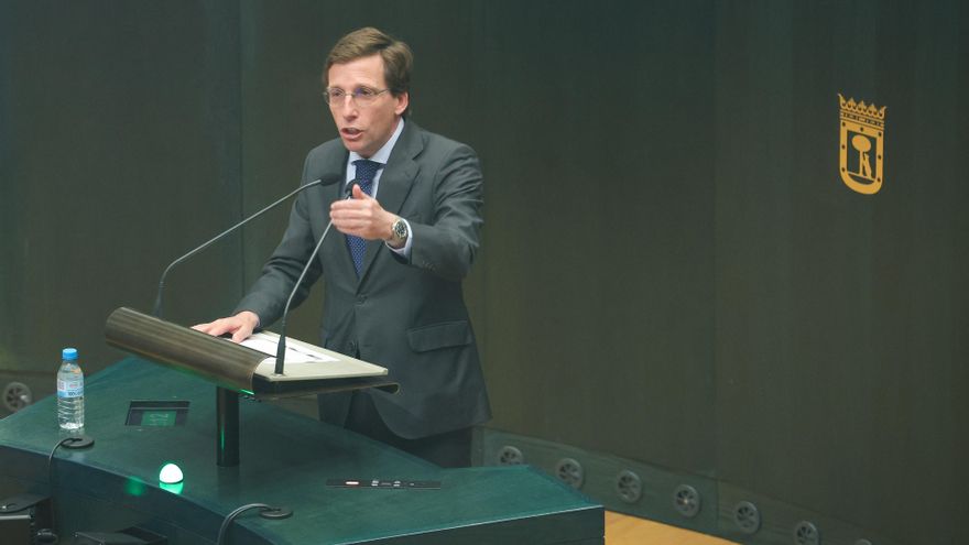 El alcalde de Madrid, José Luis Martínez-Almeida, durante un pleno en el Ayuntamiento de Madrid, en el Palacio de Cibeles