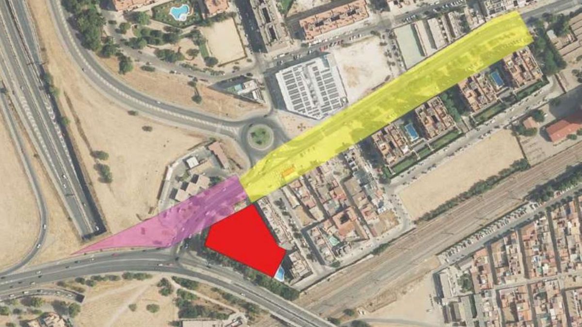 Tramo de la Cañada Real Soriana ya desafectado y el que se propone desafectar (representado en rosa) en relación al PERI MA-4a (representado en rojo).