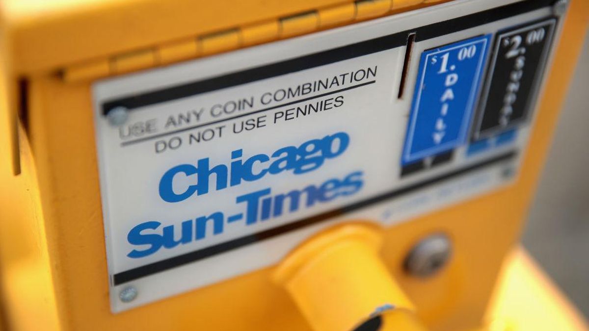 Un dispensador de periódicos del 'Chicago Sun-Times' en Chicago, Estados Unidos.