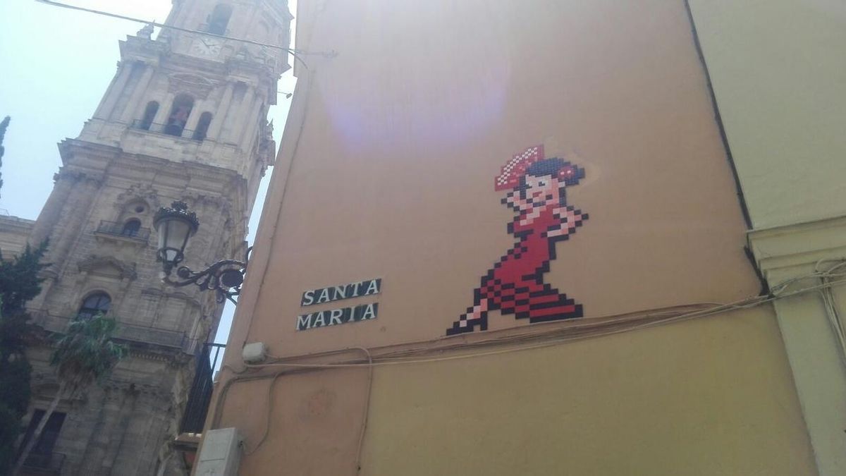 El artista Invader declara por videconferencia desde París por los mosaicos en edificios BIC