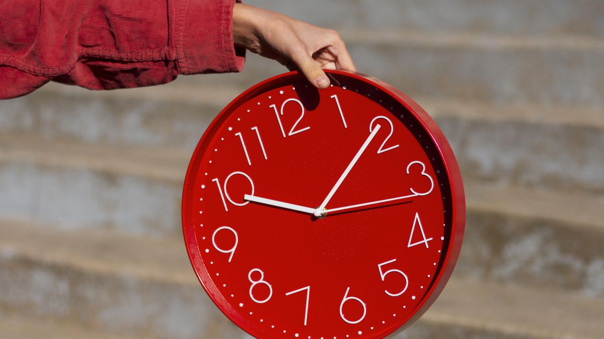 Cambio de hora de invierno: un experto en sueño explica por qué gusta menos, pero nos sienta mucho mejor