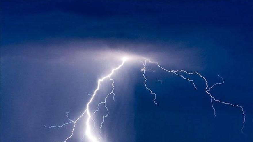 Los incendios provocados por los rayos superan el medio centenar en Galicia