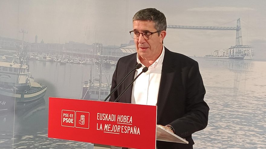 El portavoz del PSOE en el Congreso y cabeza de lista a la Cámara Baja por Bizkaia, Patxi López, en el acto de presnetación de los candidatos socialistas vizcaínos en Bilbao